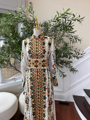 Royal Ivory White Embroidered & Stone Work Velvet Thobe