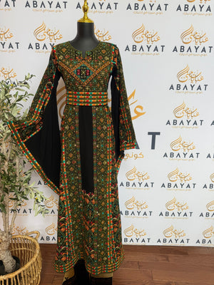 Elegant Black Embroidery Green Tatreez Thobe / A