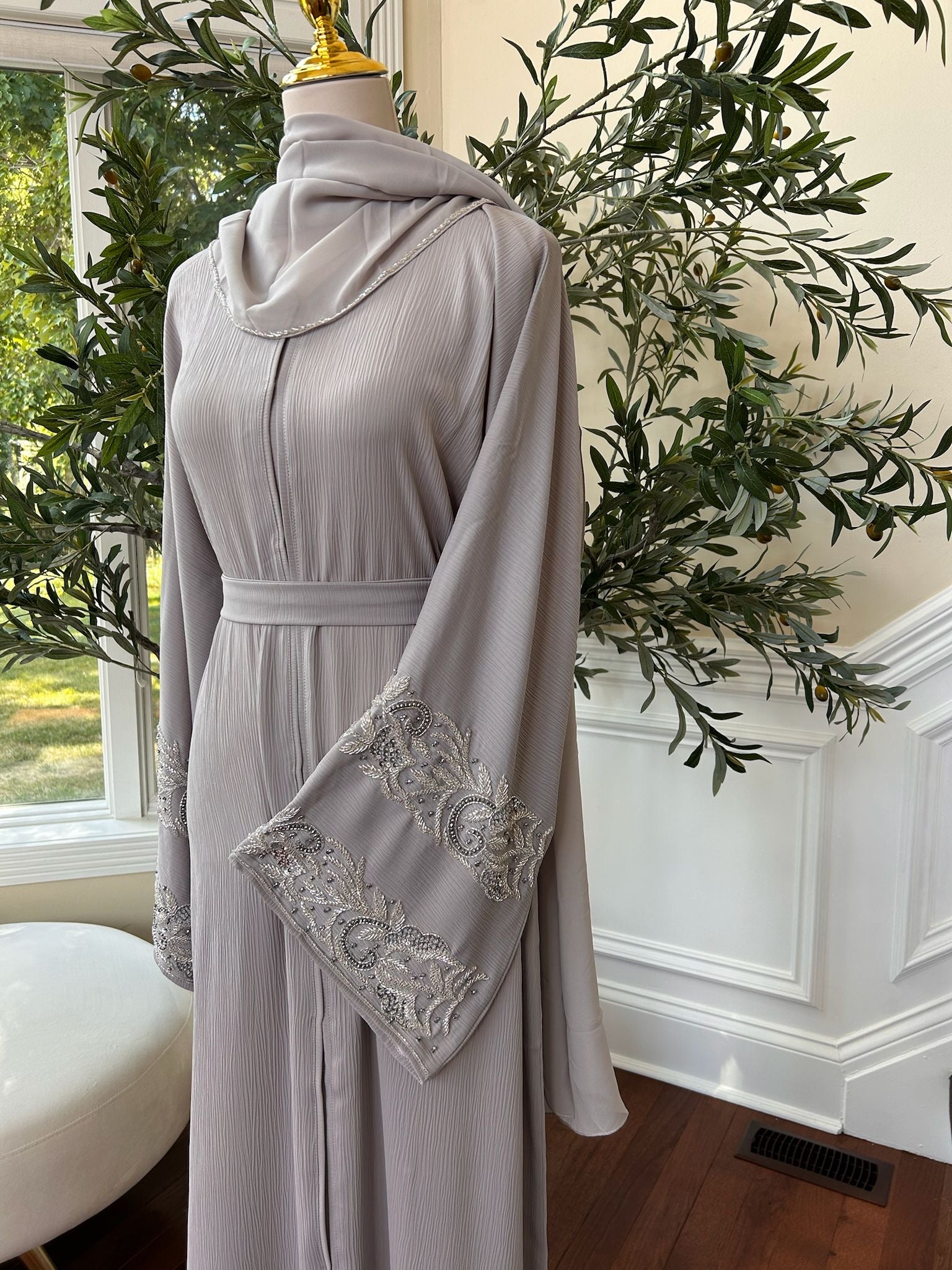 Grey Charming Design Abaya
