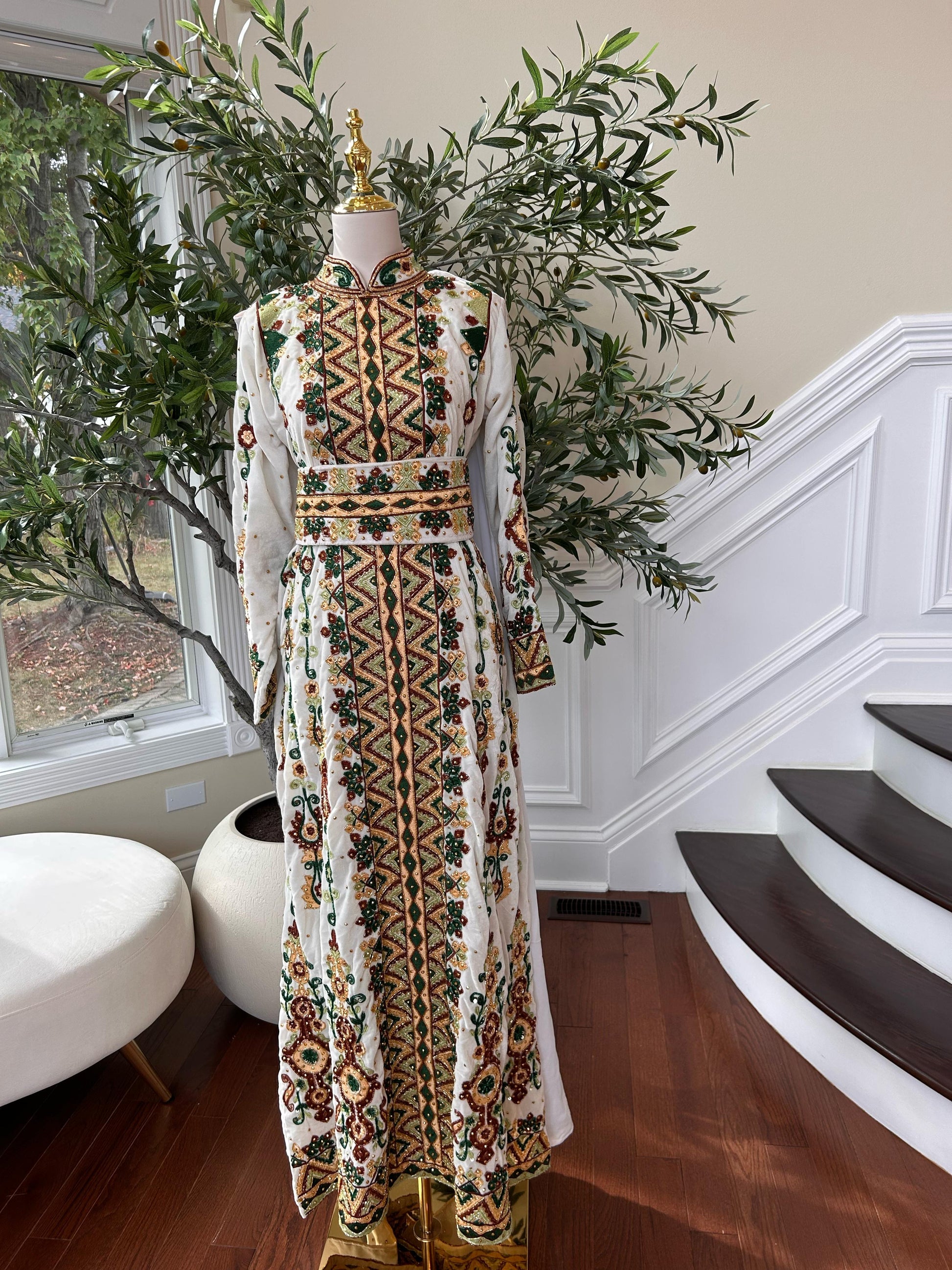 Royal Ivory White Embroidered & Stone Work Velvet Thobe