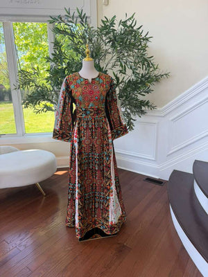 Embroidery Elegance Tatreez Thobe