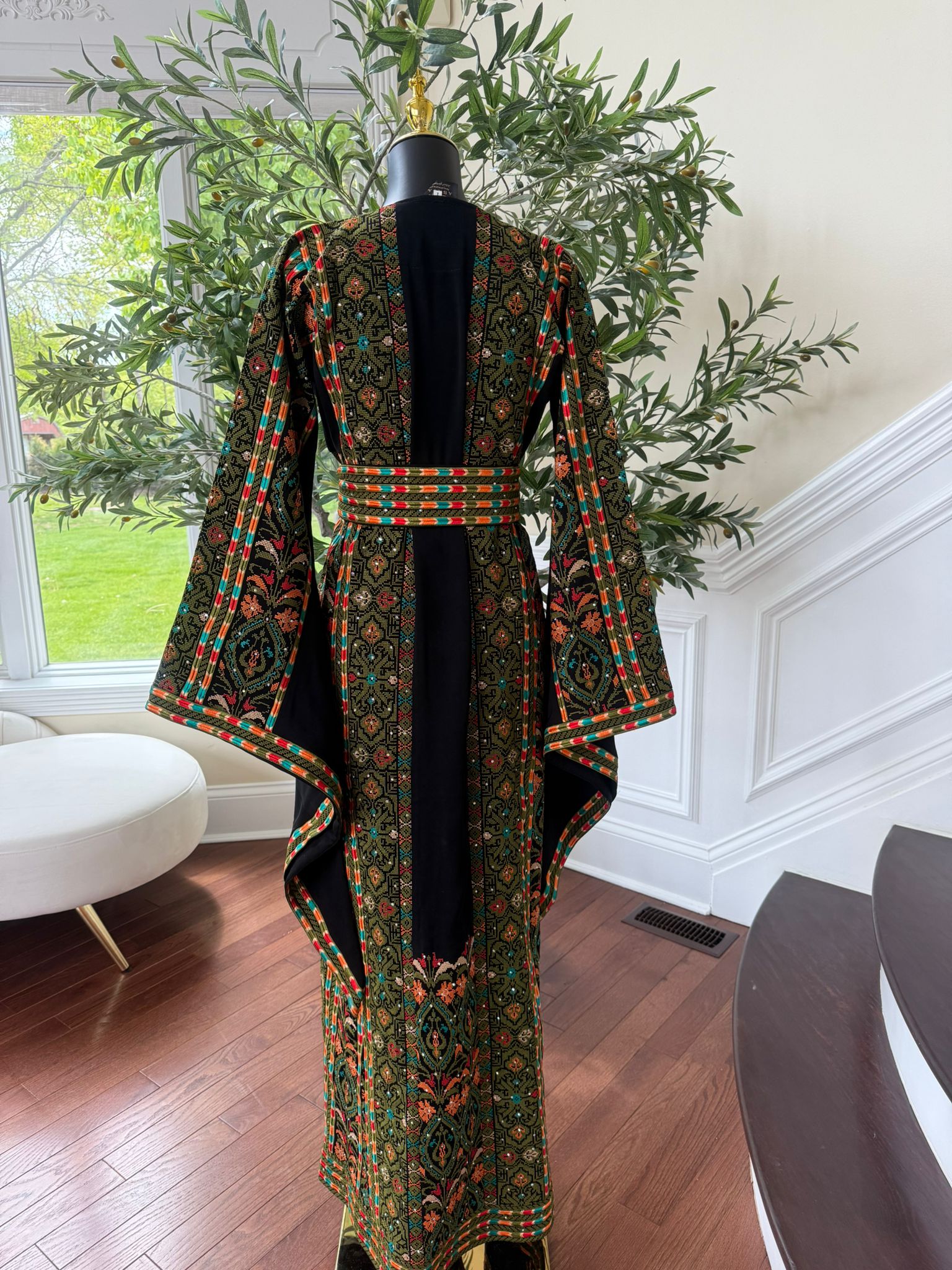 Elegant Black Embroidery Green Tatreez Thobe / A