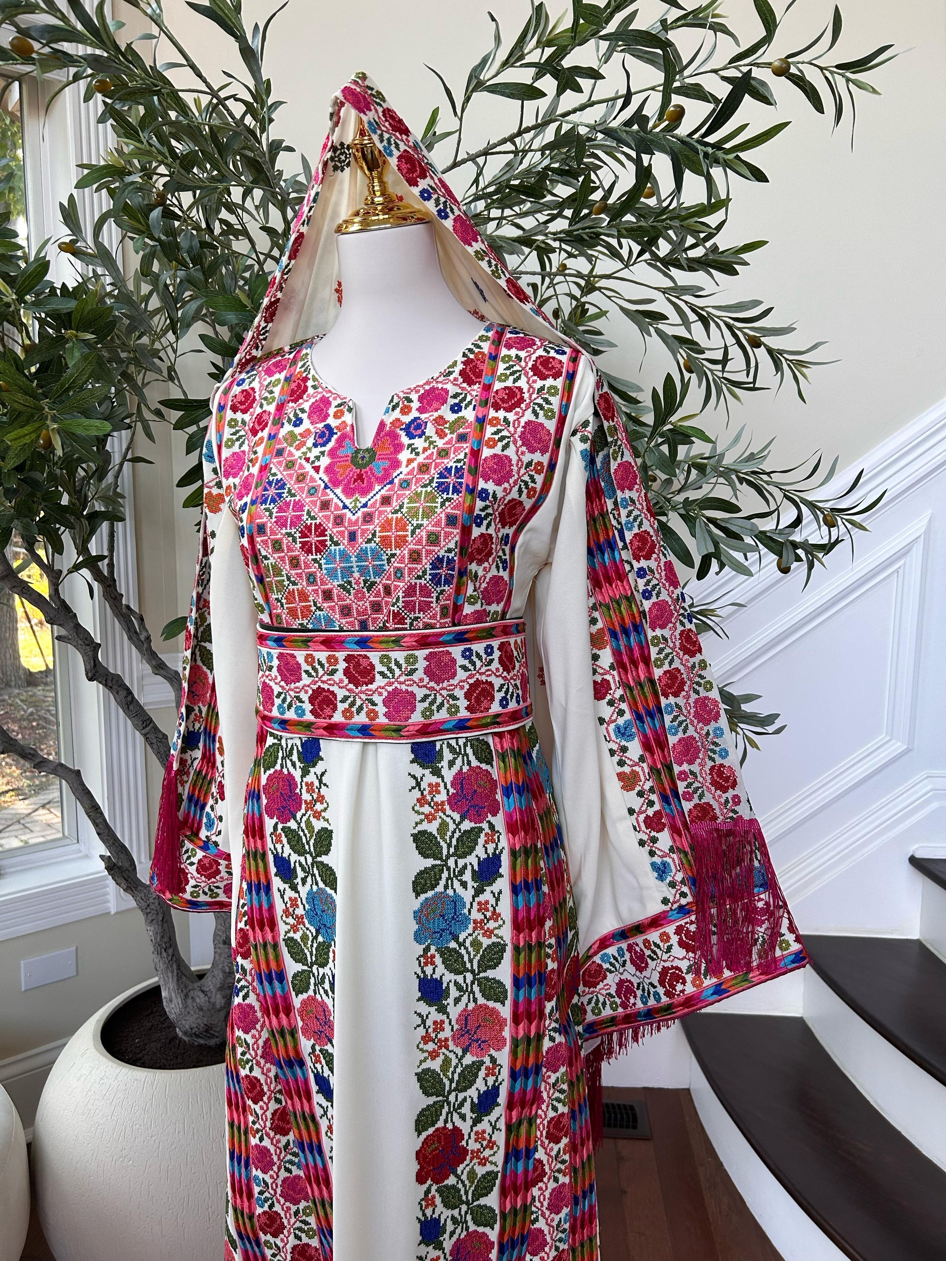 Cream Floral Embroidery Tatreez Thobe