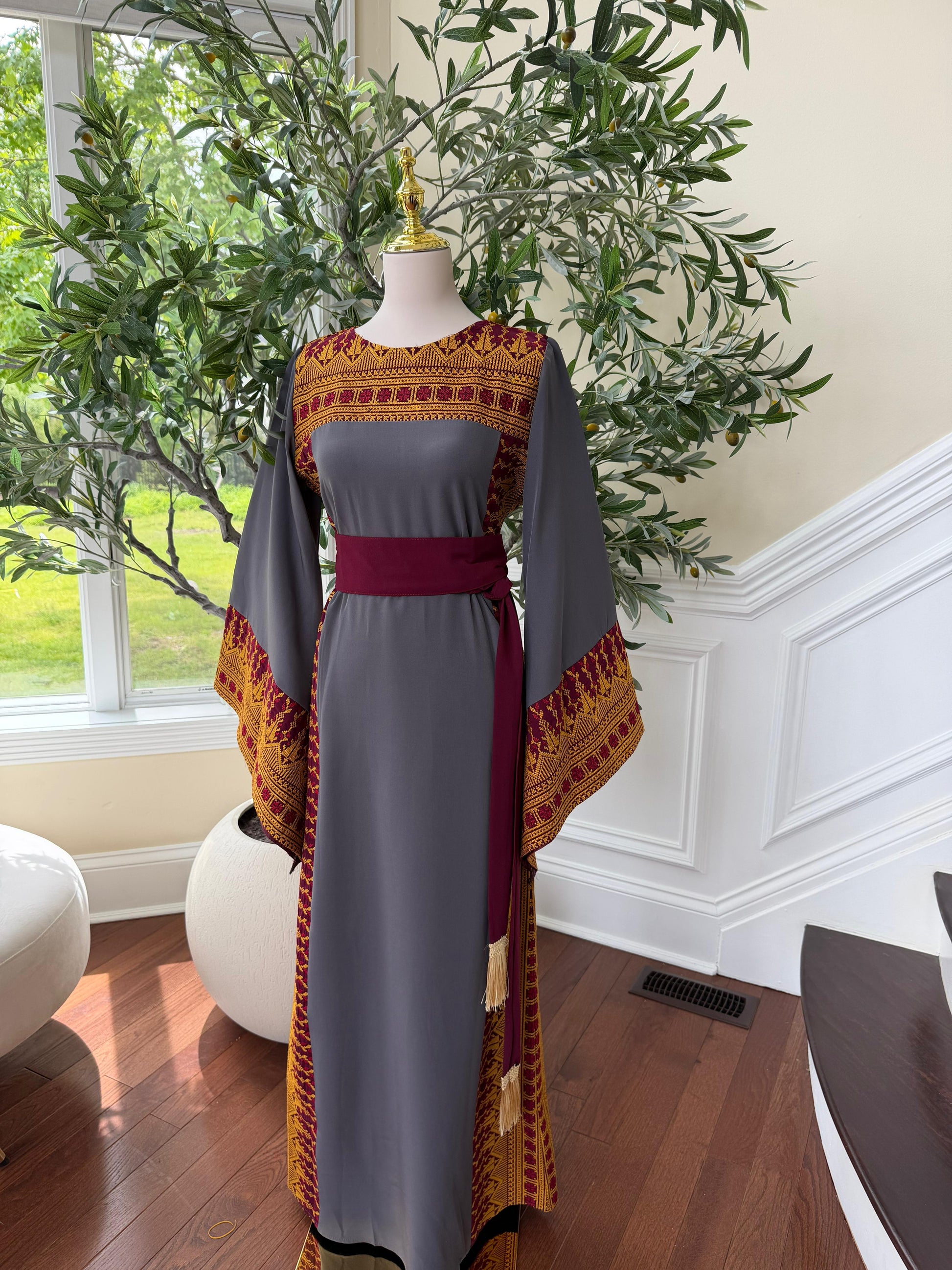 Grey Traditional Tatreez Embroidery Thobe