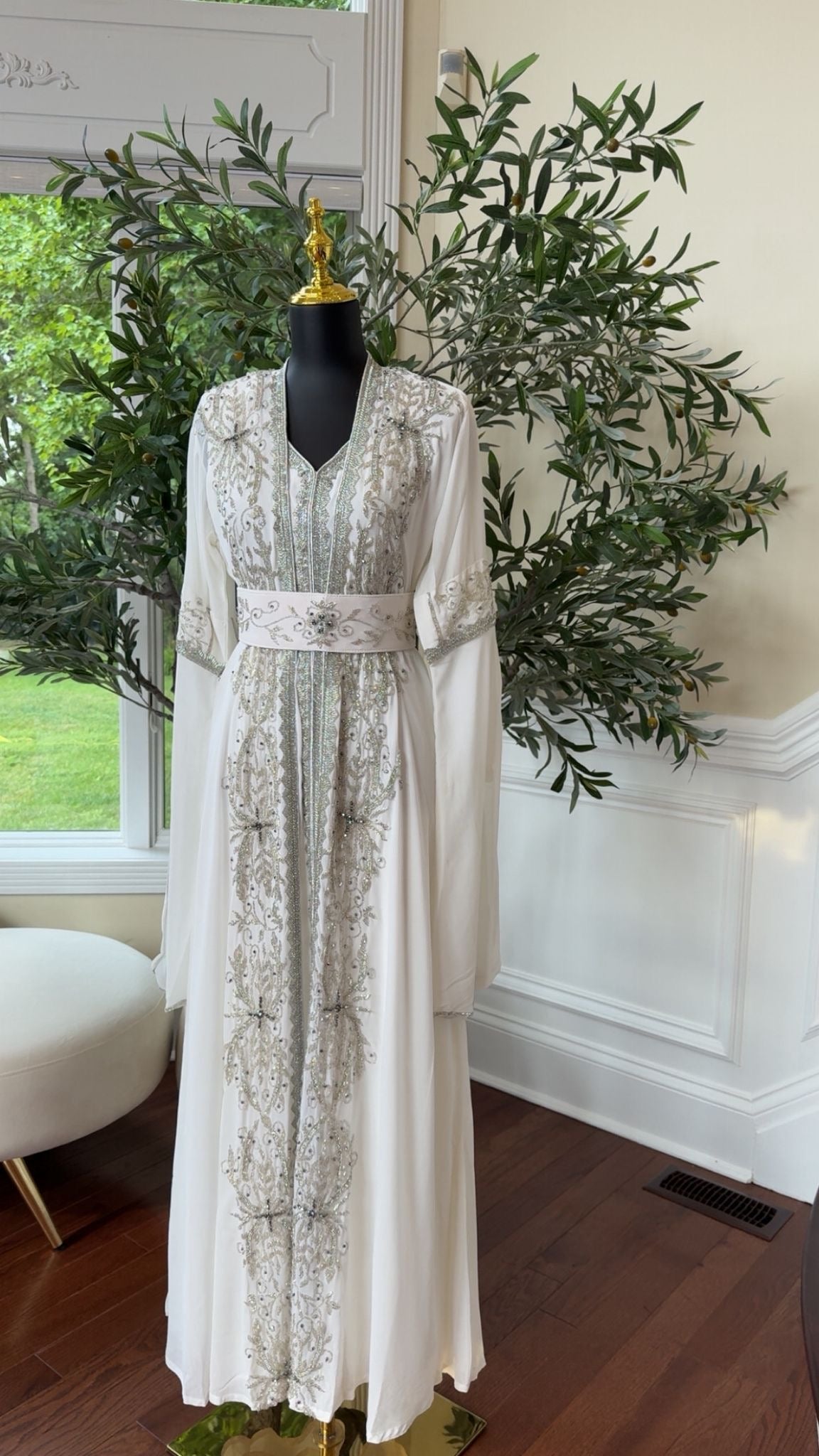 White Luxe Essence Kuftan- Graceful & Timeless Beading