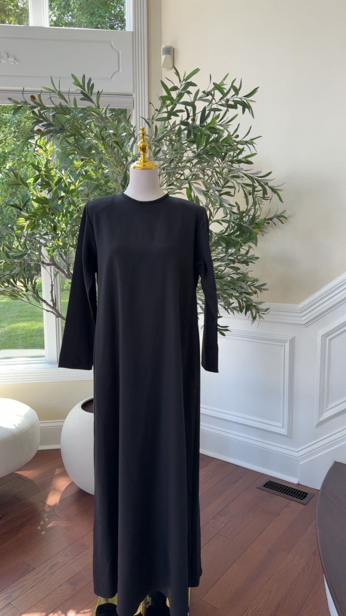 Midnight Bloom Abaya – Elegant with Embroidered Charm