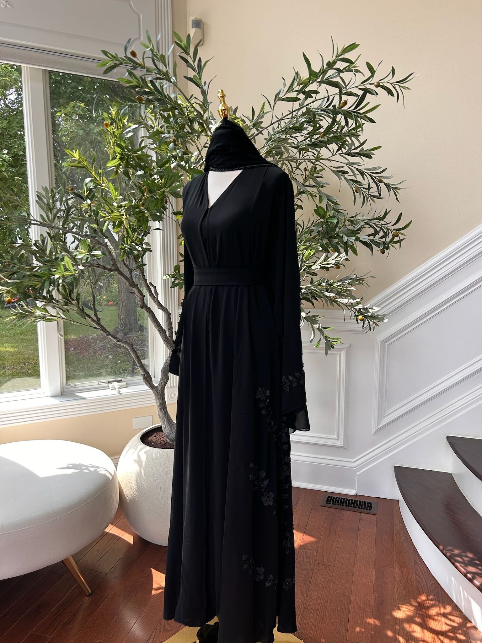 Black Floral Essence Charm Abaya