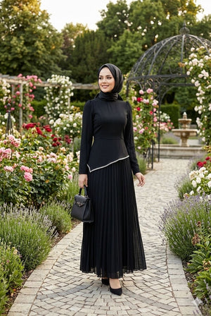 Black Bloom Elegance Maxi Dress