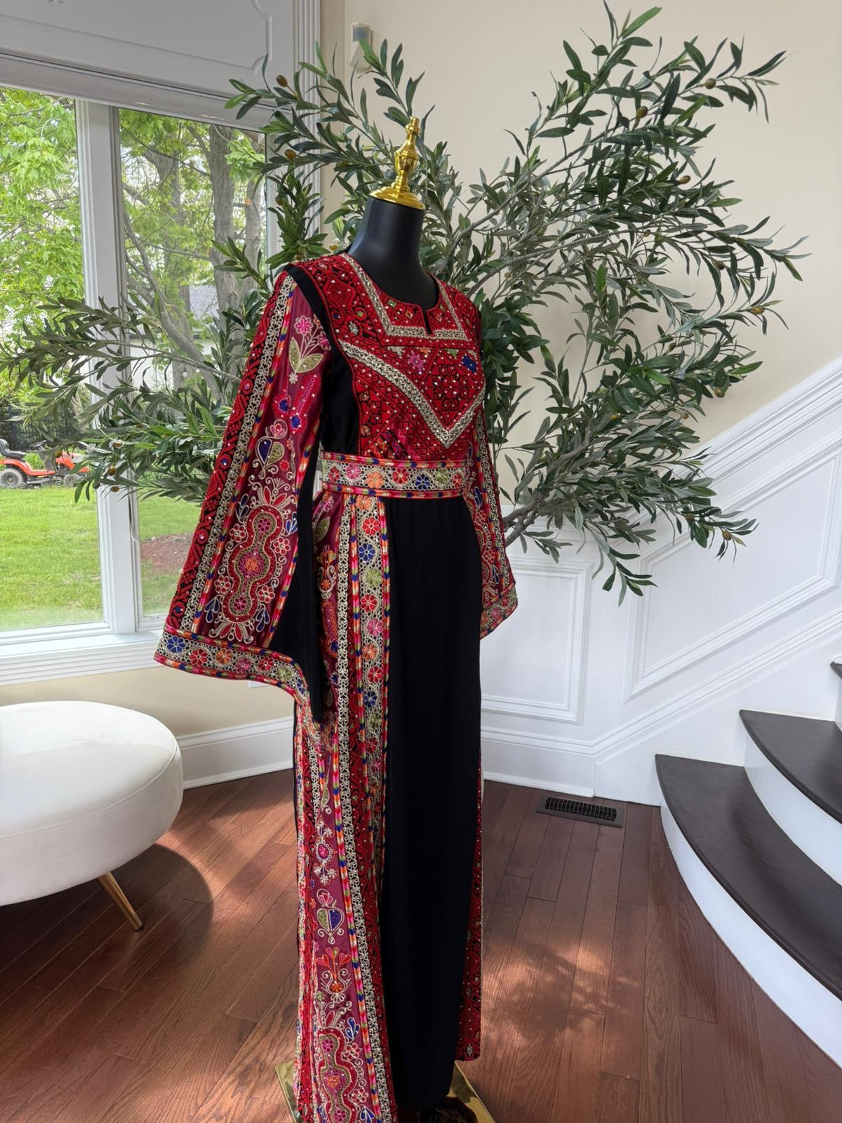 Elegant Black Tatreez Thobe / A