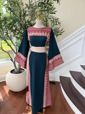 Emerald Embroidery Elegance Tatreez Thobe