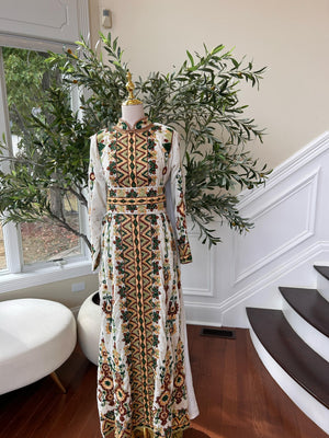 Royal Ivory White Embroidered & Stone Work Velvet Thobe