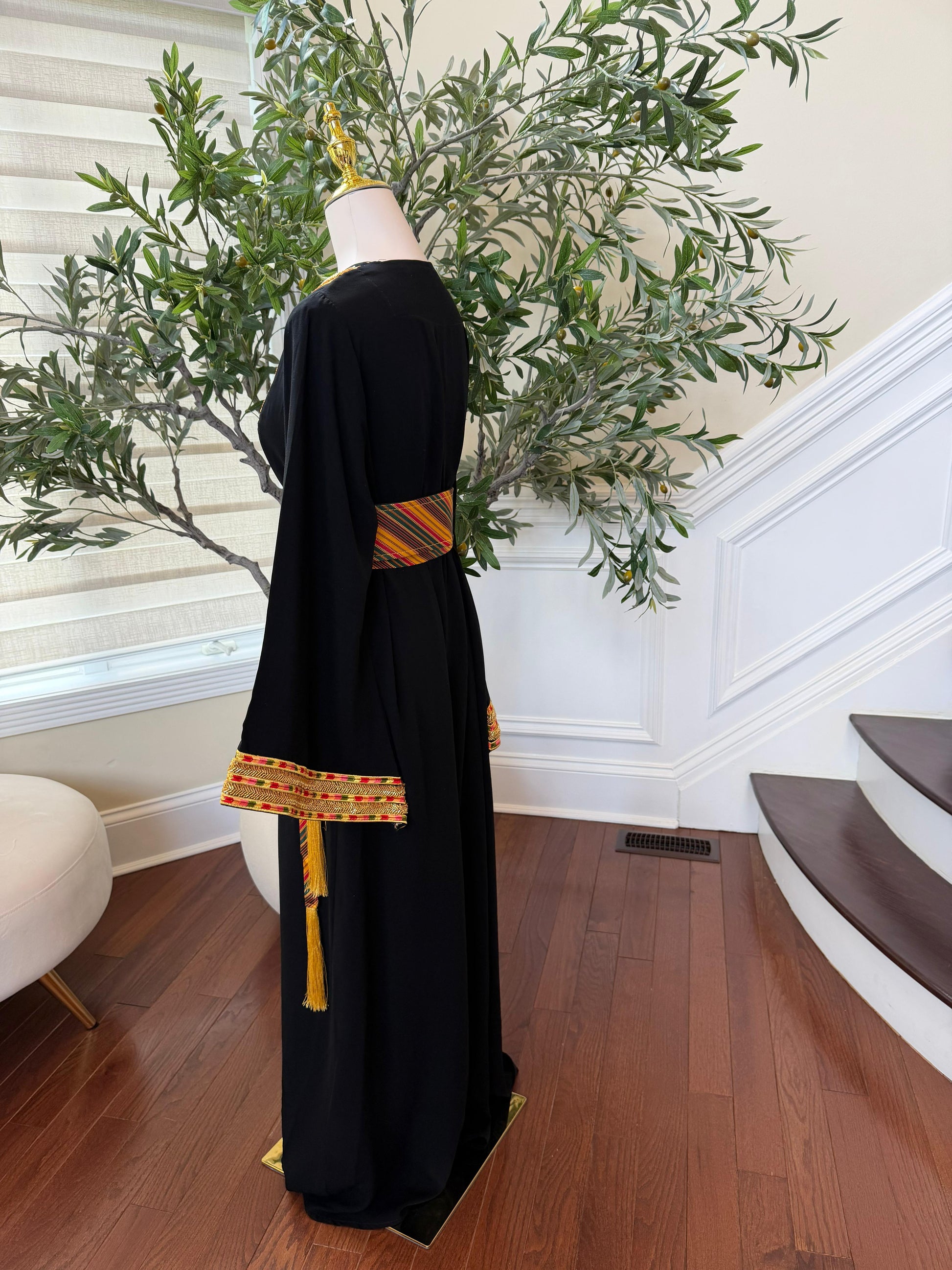 Black Sabal Kharaz Embroidery Thobe