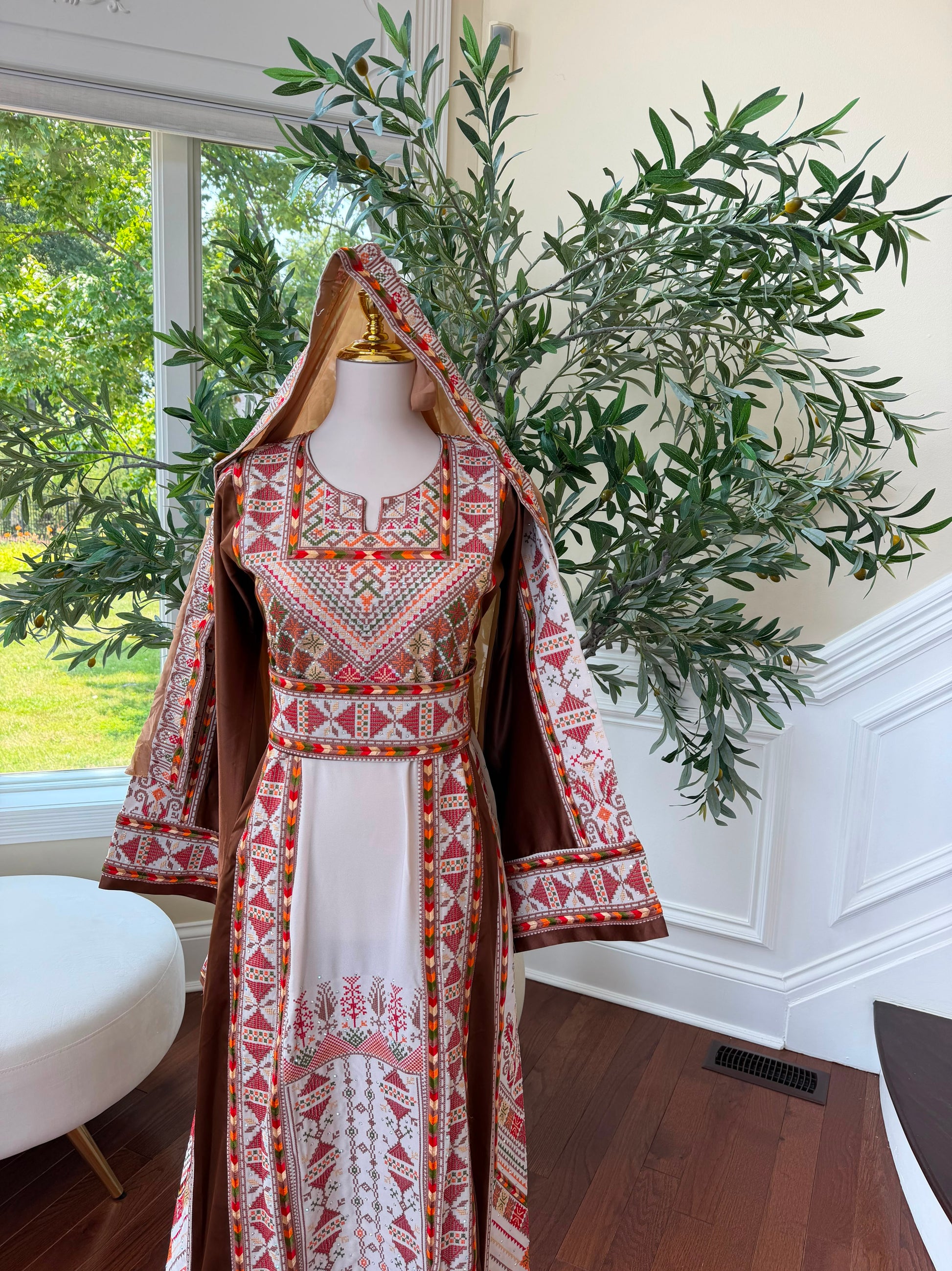Traditional Elegance Embroidery Thobe