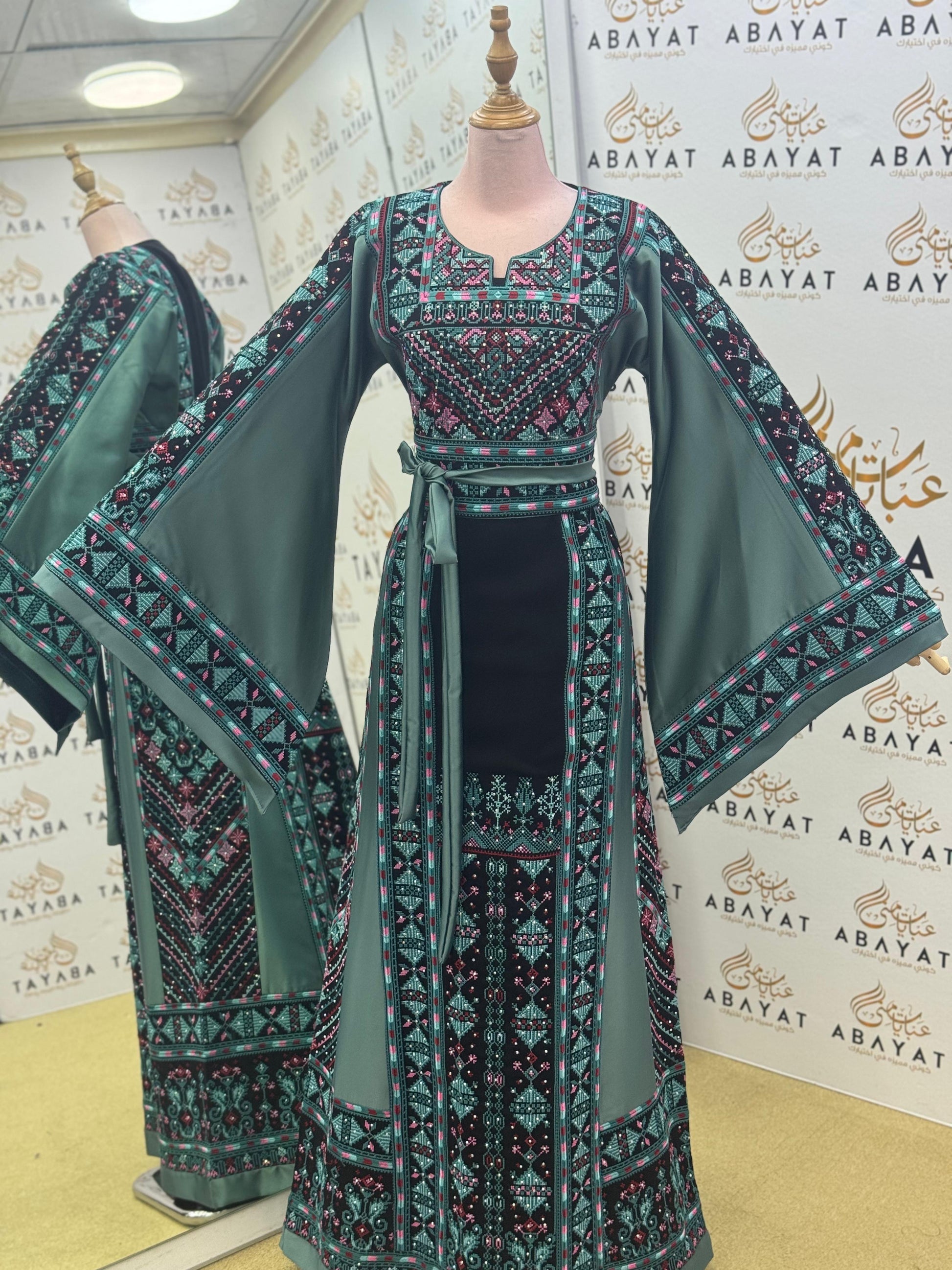 Luxury Palestinian Embroidered Thobe – Deep Green Traditional Design