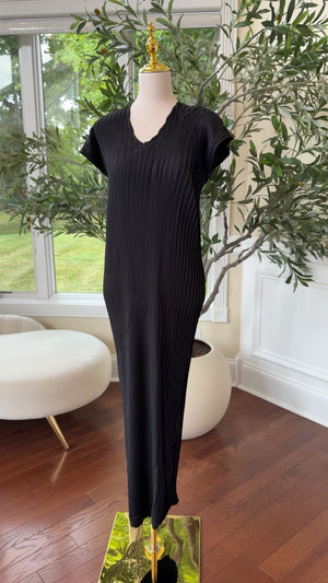Floral Majesty – Elegant Floral Beaded Detail Black Abaya