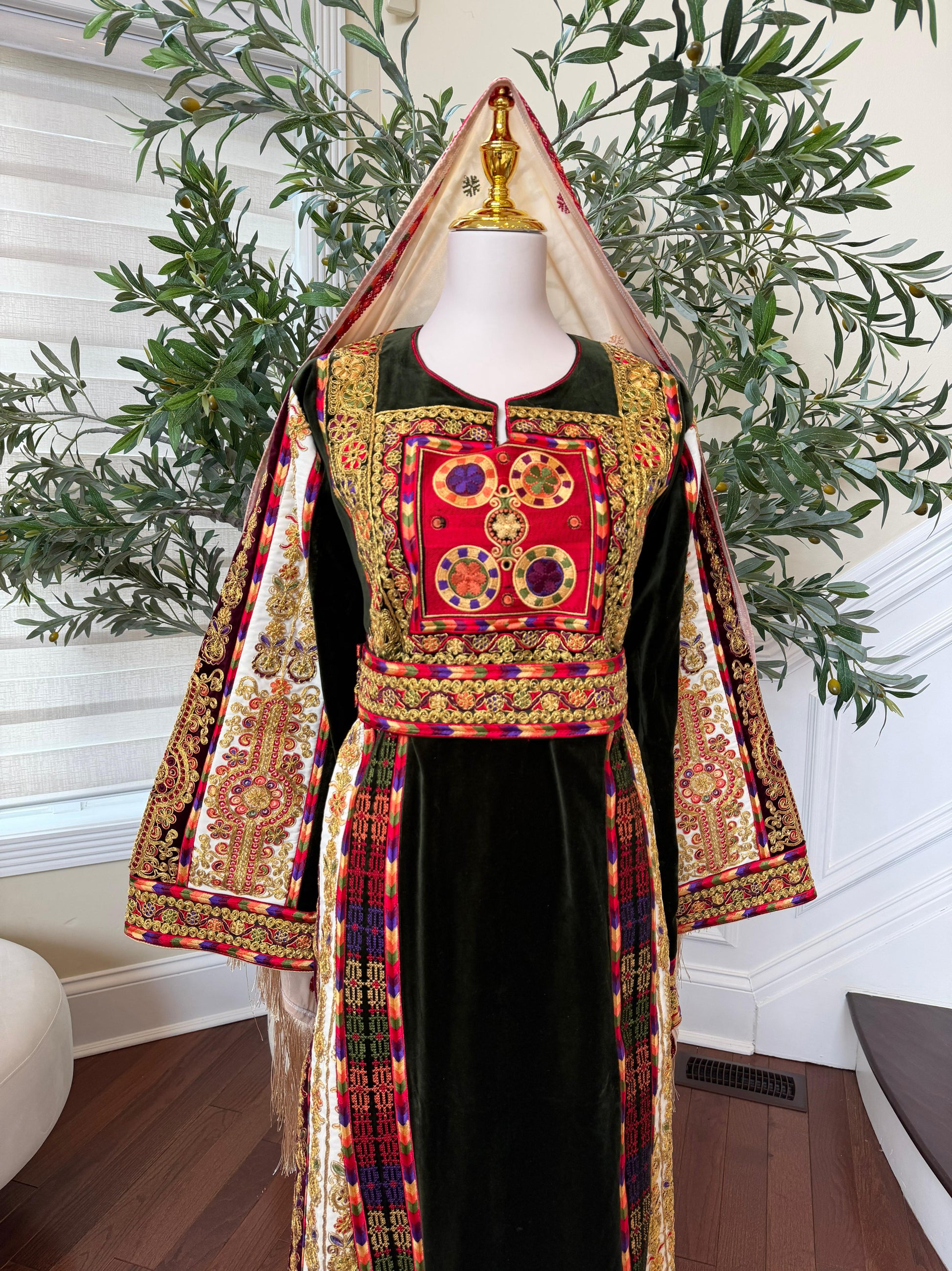 Velvet Green Embroidery Tatreez Thobe