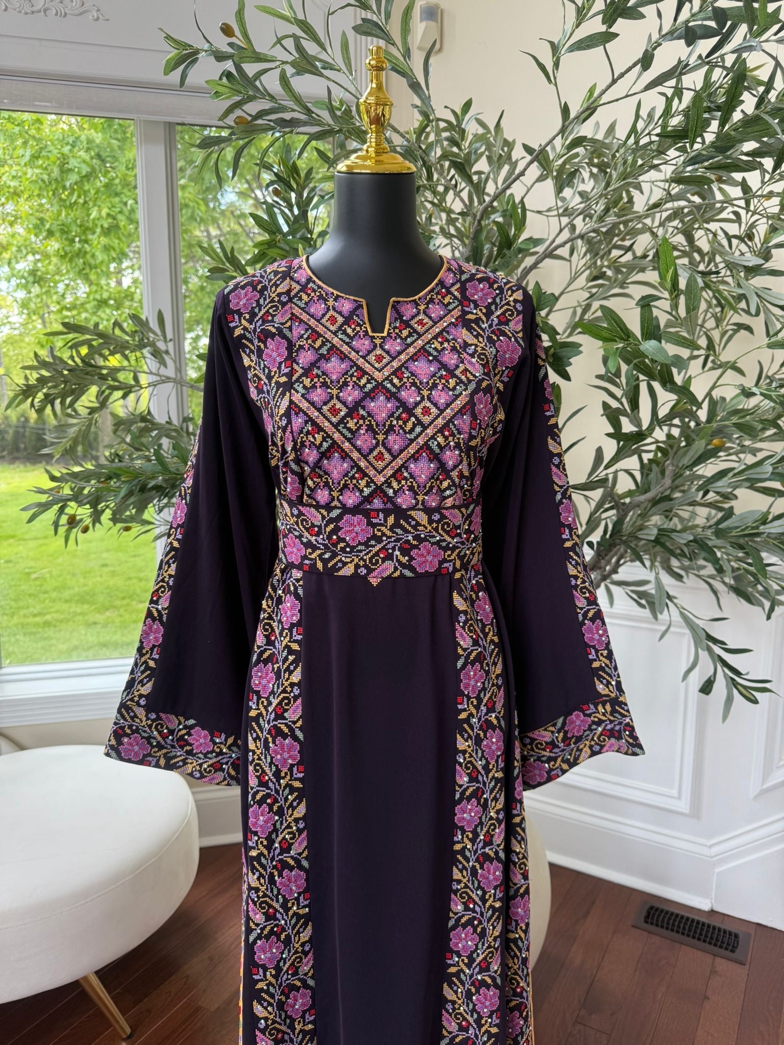 Elegant Purple Tatreez Thobe