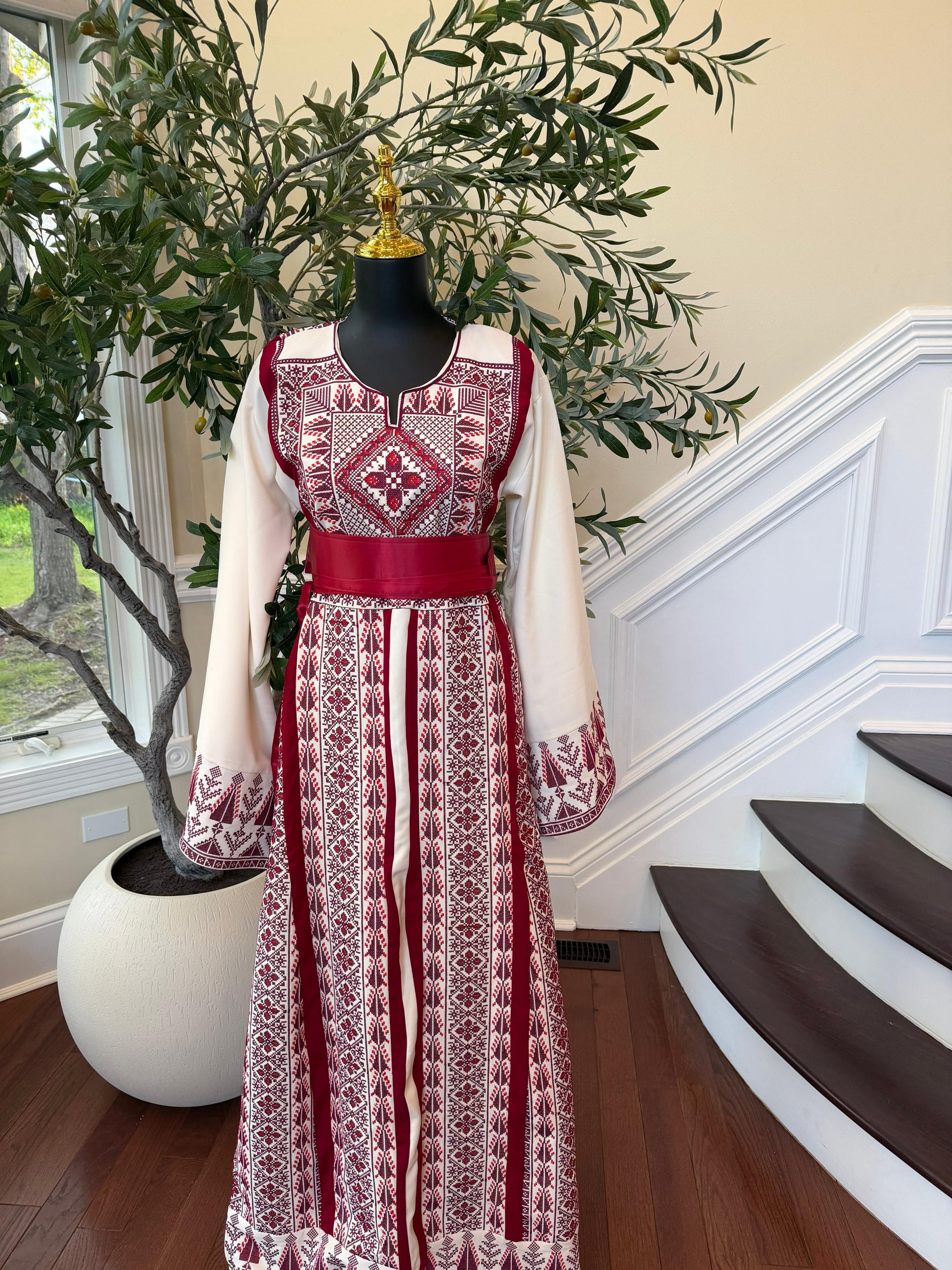 White Traditional Embroidery Red Tatreez Thobe