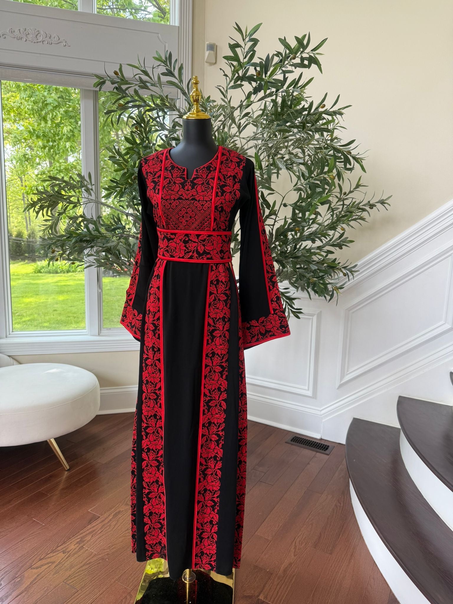 Elegant Red Tatreez Thobe / A
