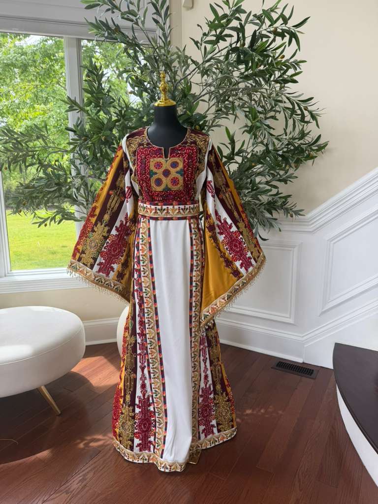 White Embroidery Tatreez Elegance Thobe