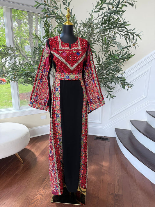 Elegant Black Tatreez Thobe / A