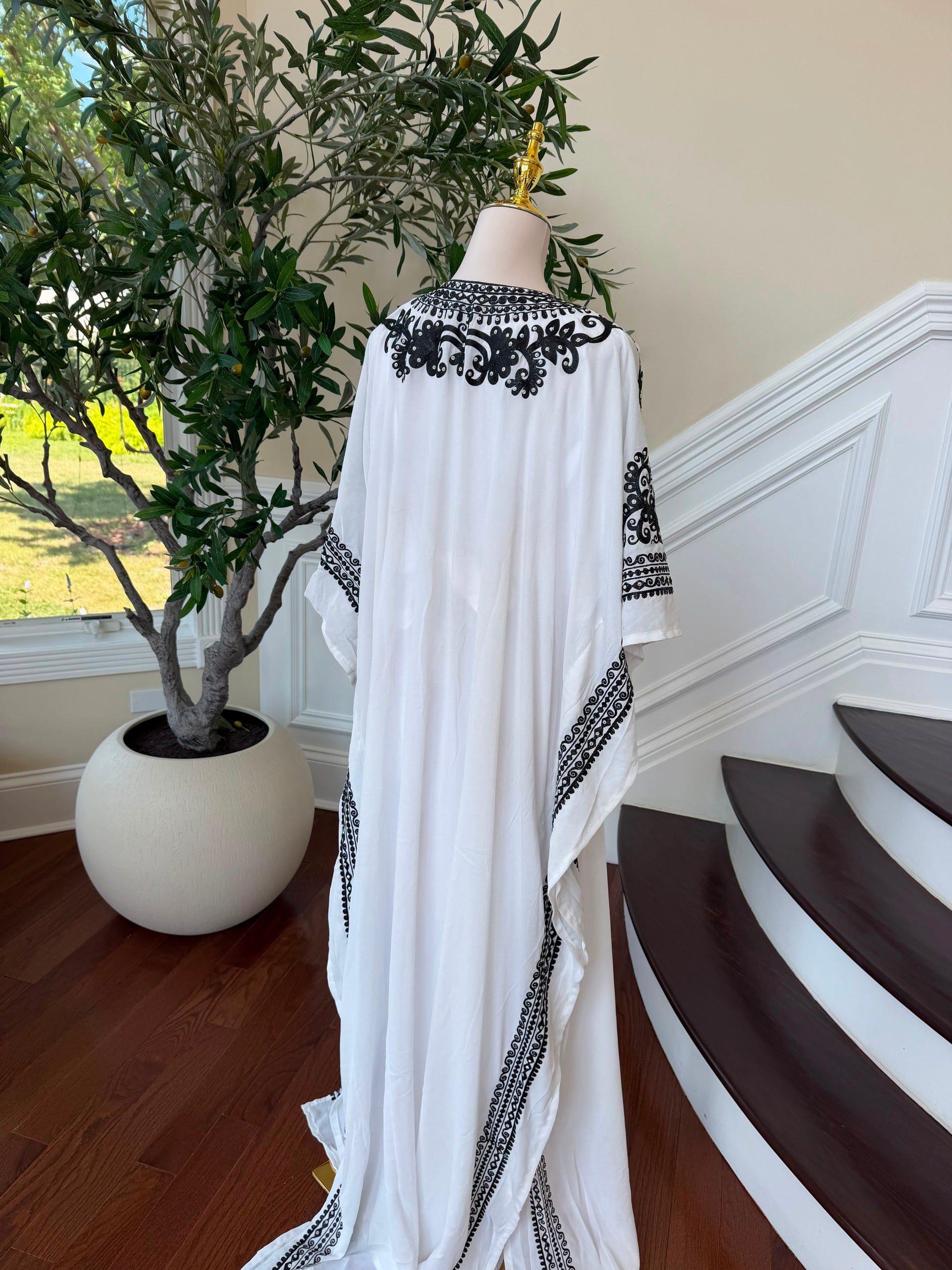 White Elegance Detail Kuftan