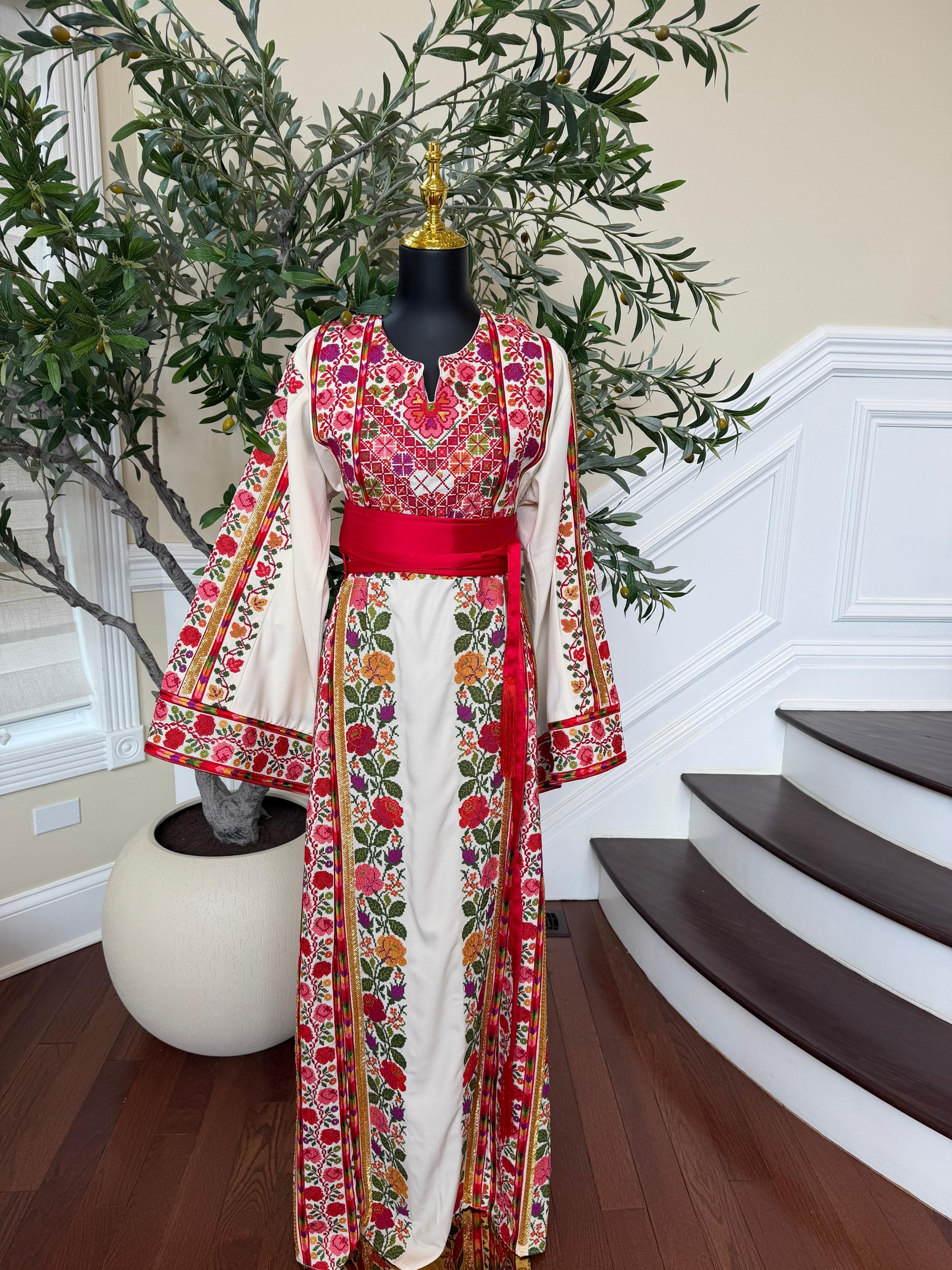 White Floral Embroidery Tatreez Thobe