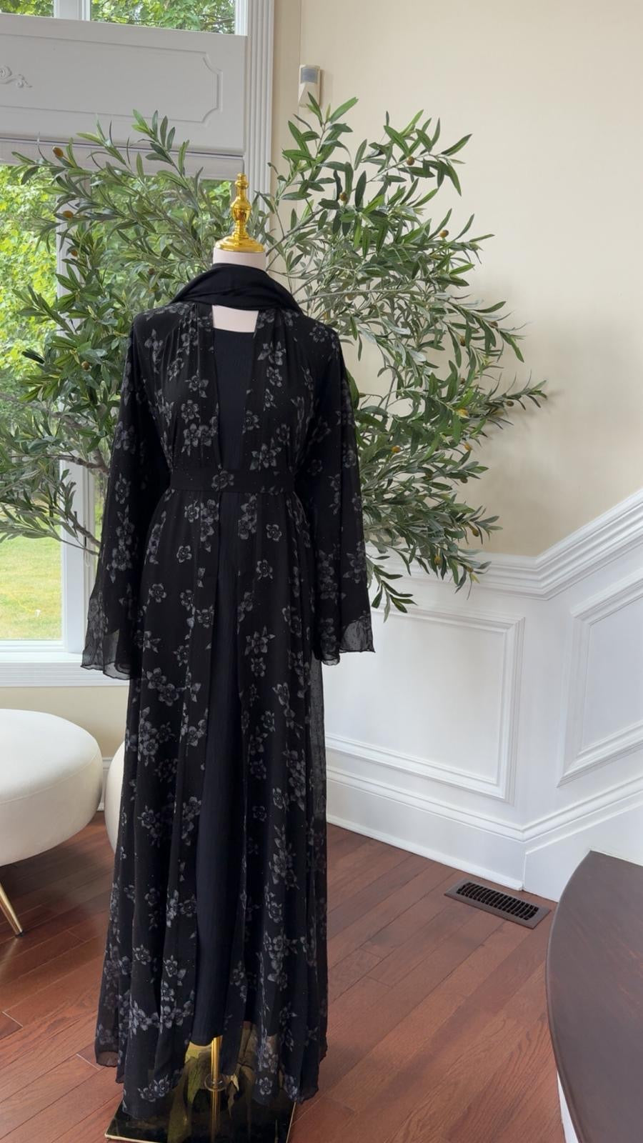 Black Blossom Flow Abaya