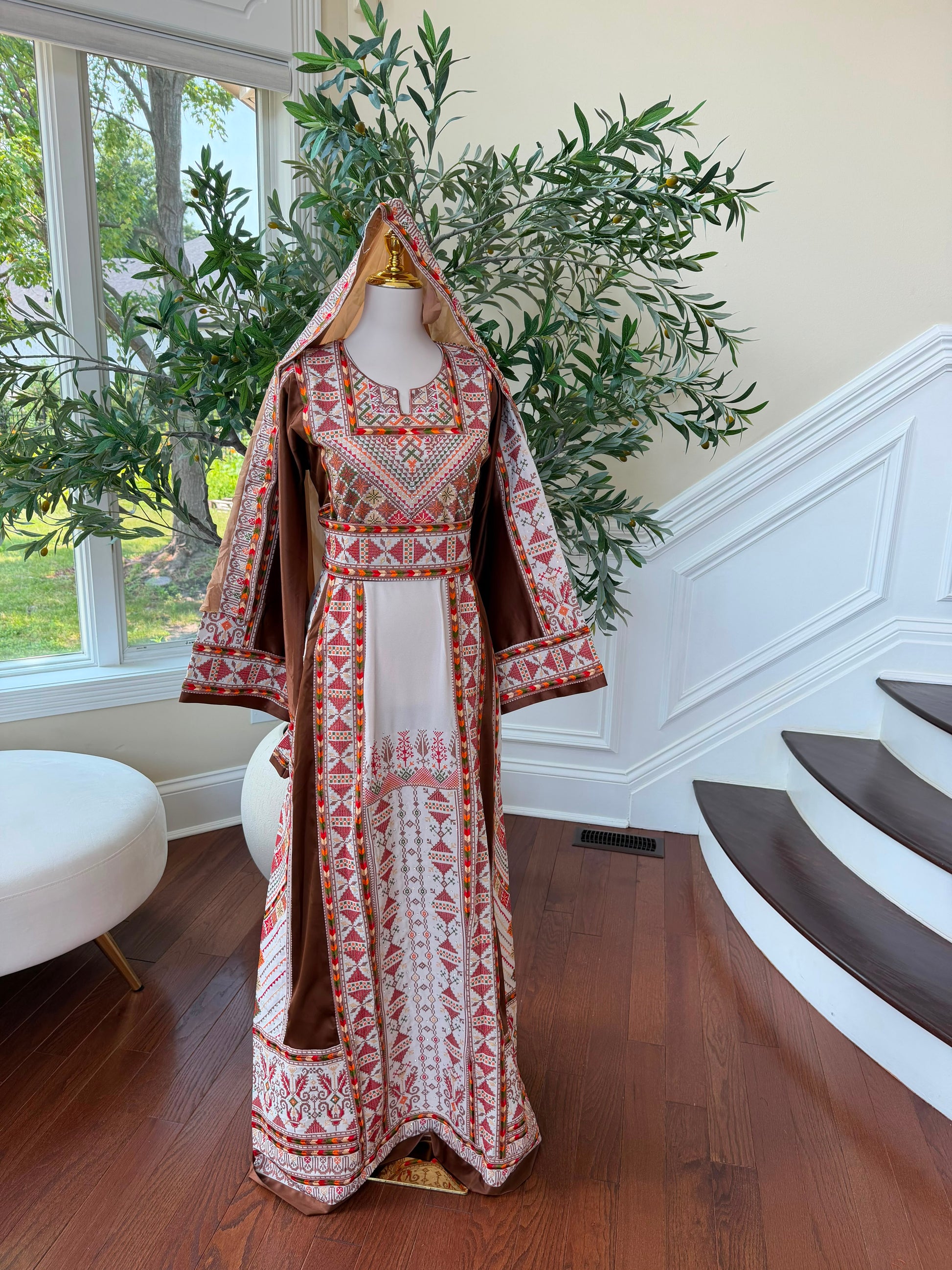 Traditional Elegance Embroidery Thobe