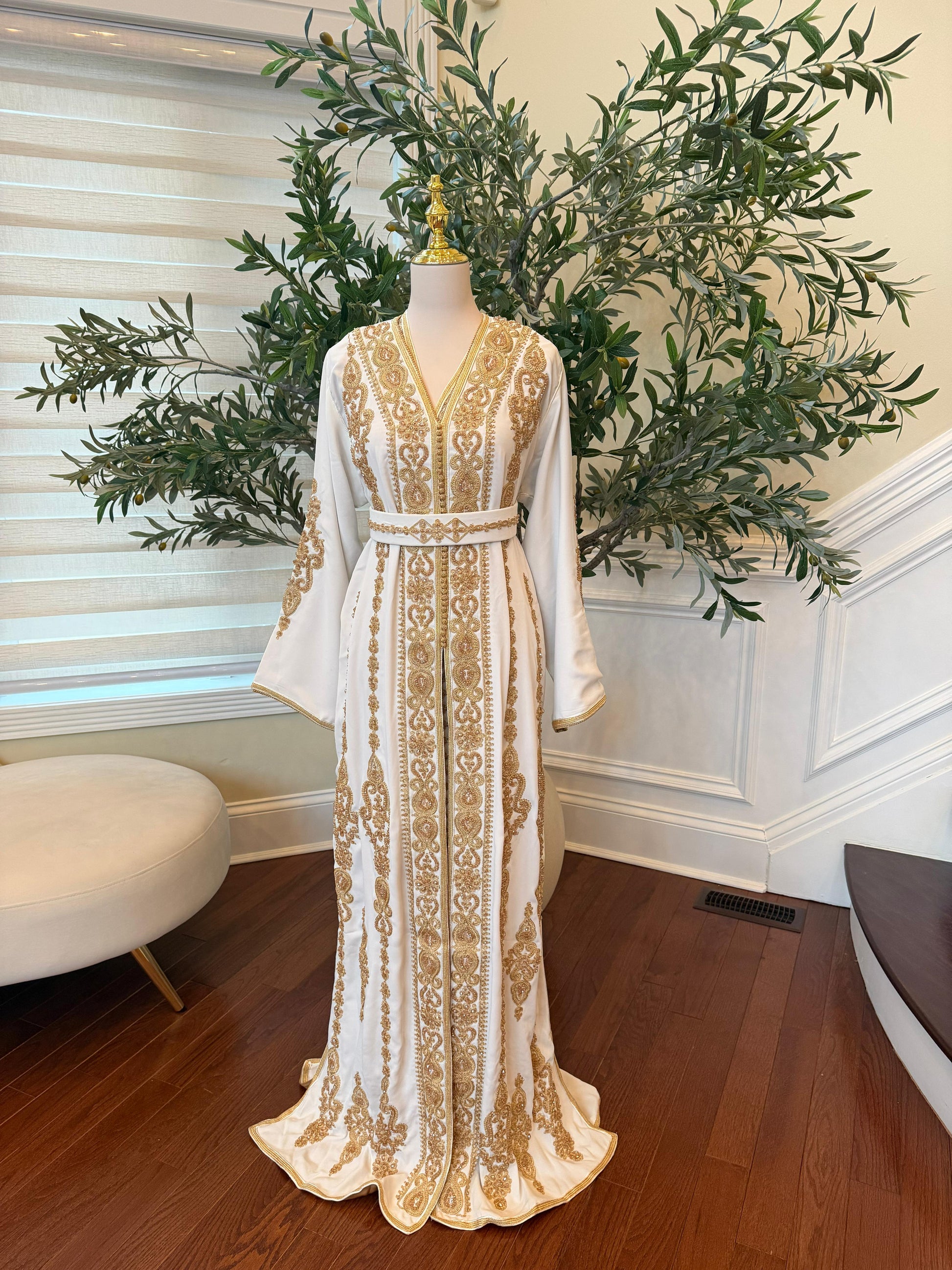 White Embroidery Golden Charm Kuftan