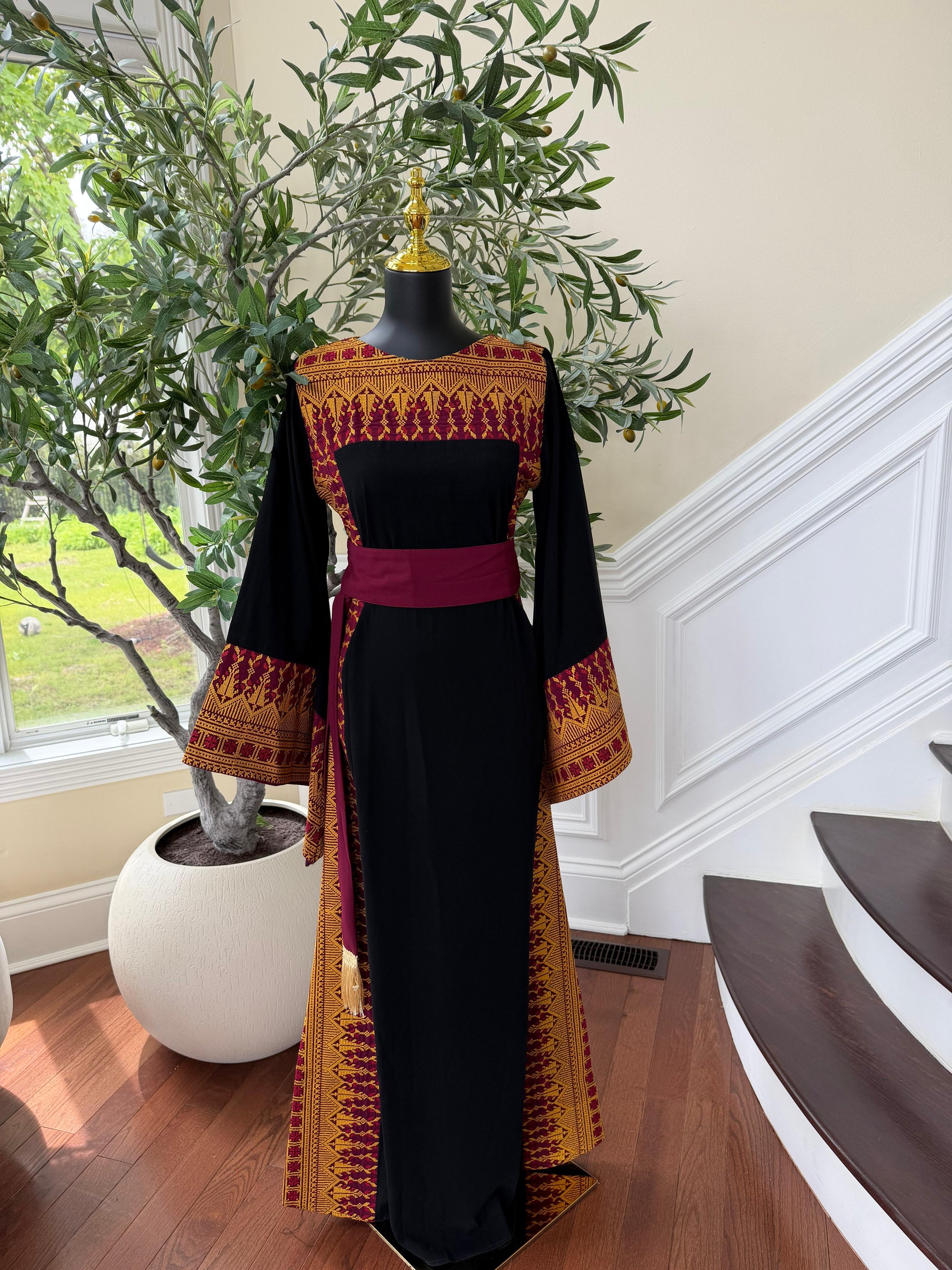 Black Embroidery Tatreez Elegance Thobe
