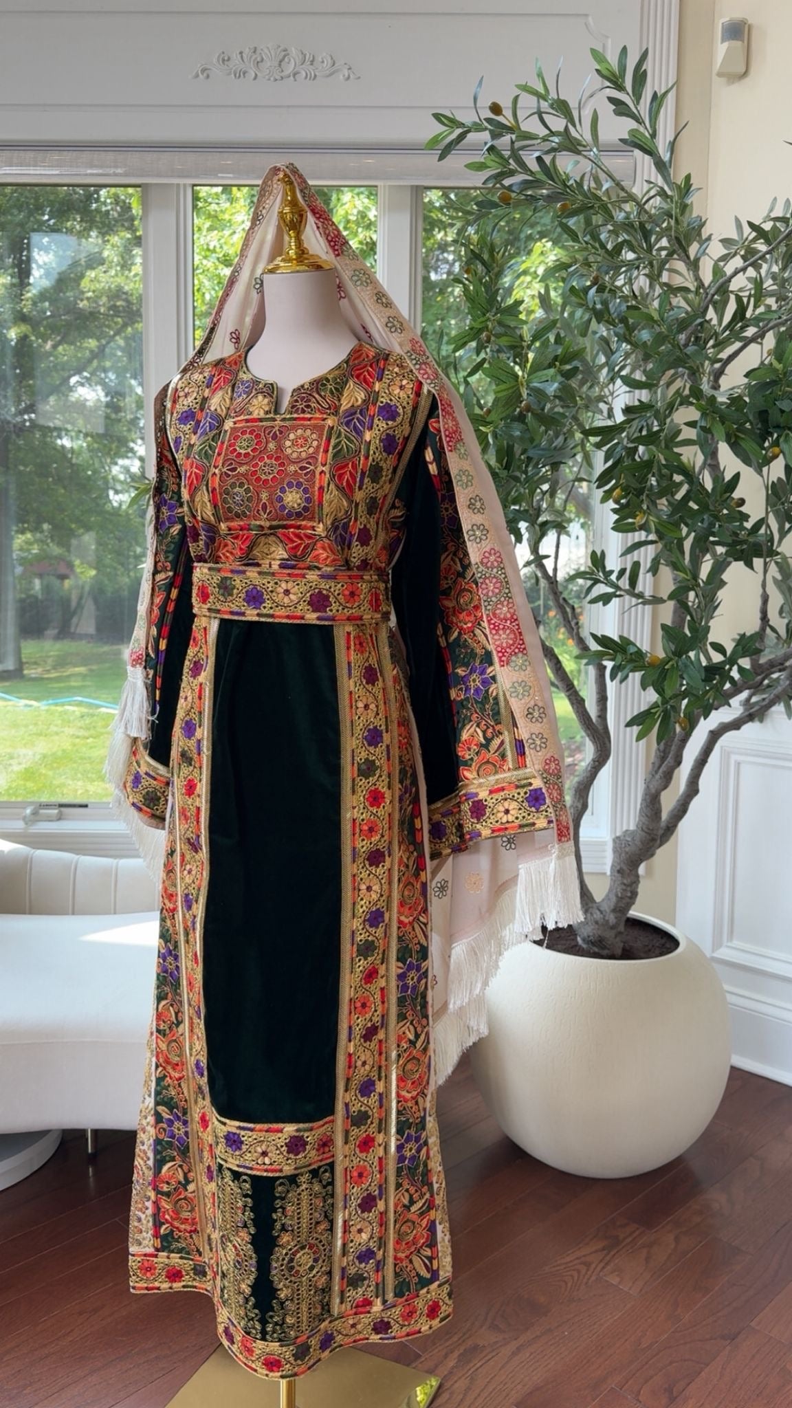 Velvet Green Tatreez Sabal Kharaz Thobe