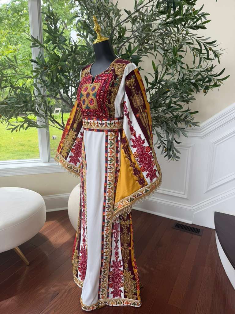 White Embroidery Tatreez Elegance Thobe