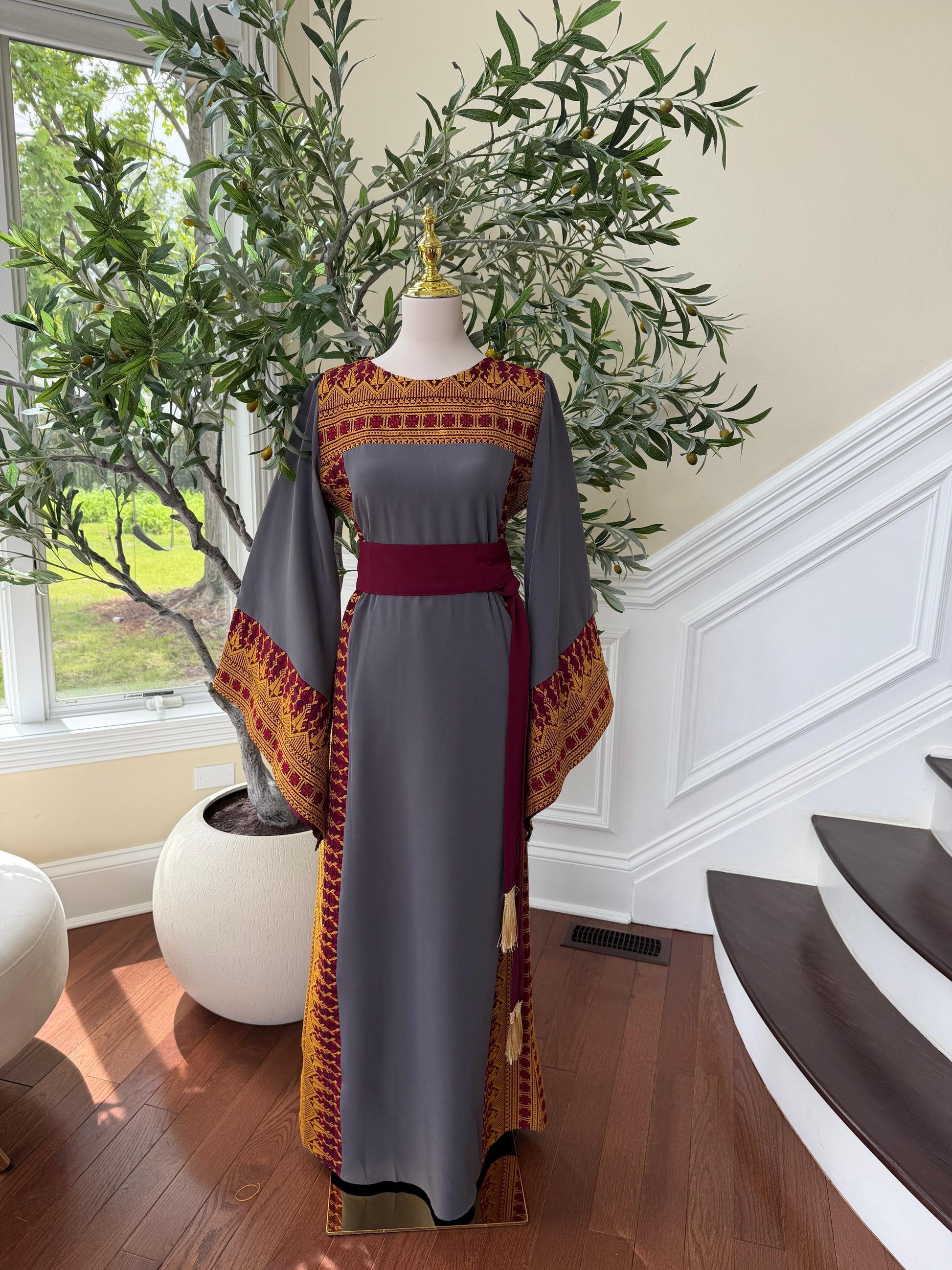Grey Traditional Tatreez Embroidery Thobe