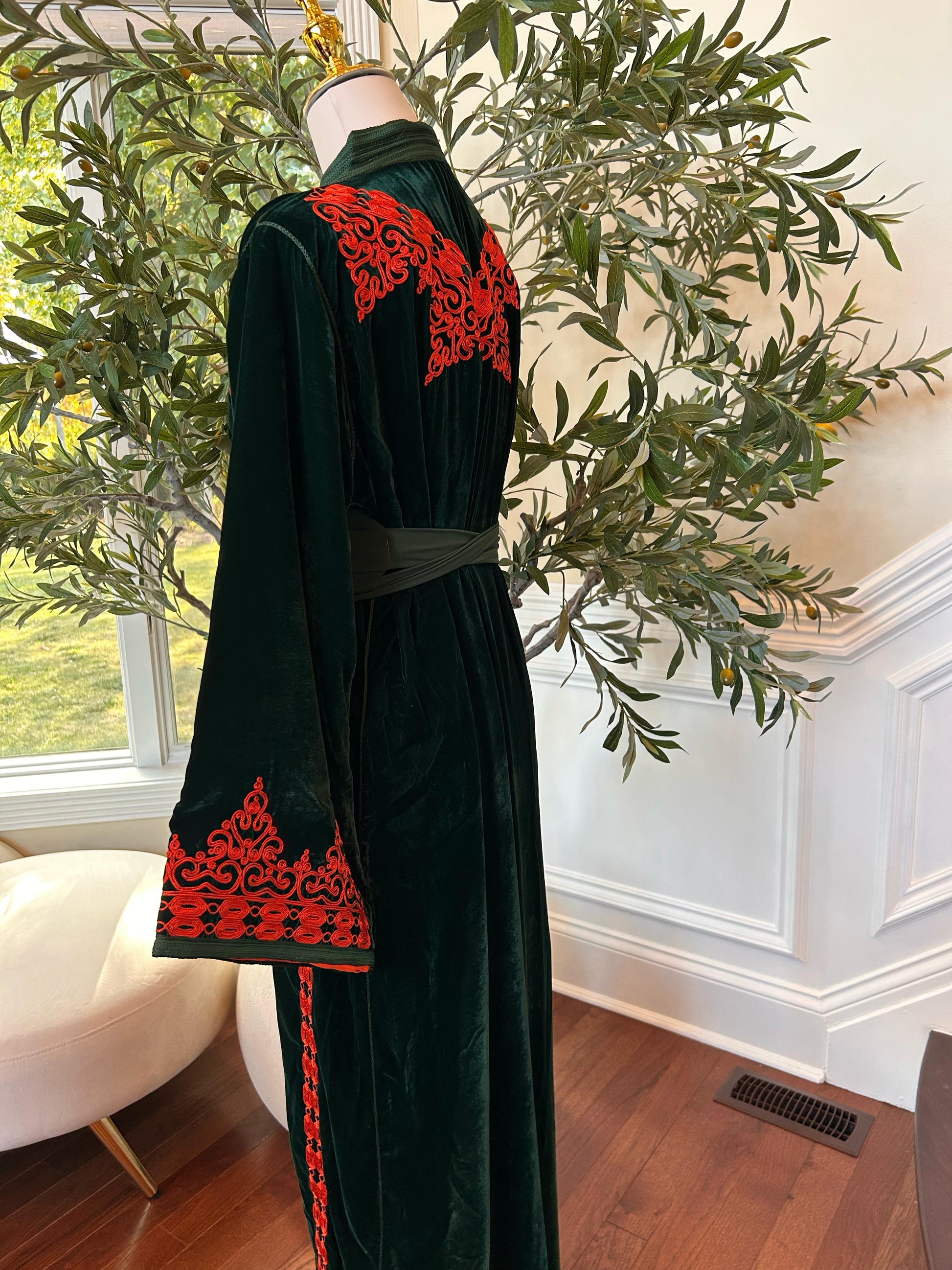 Green Velvet Embellished Red Kuftan