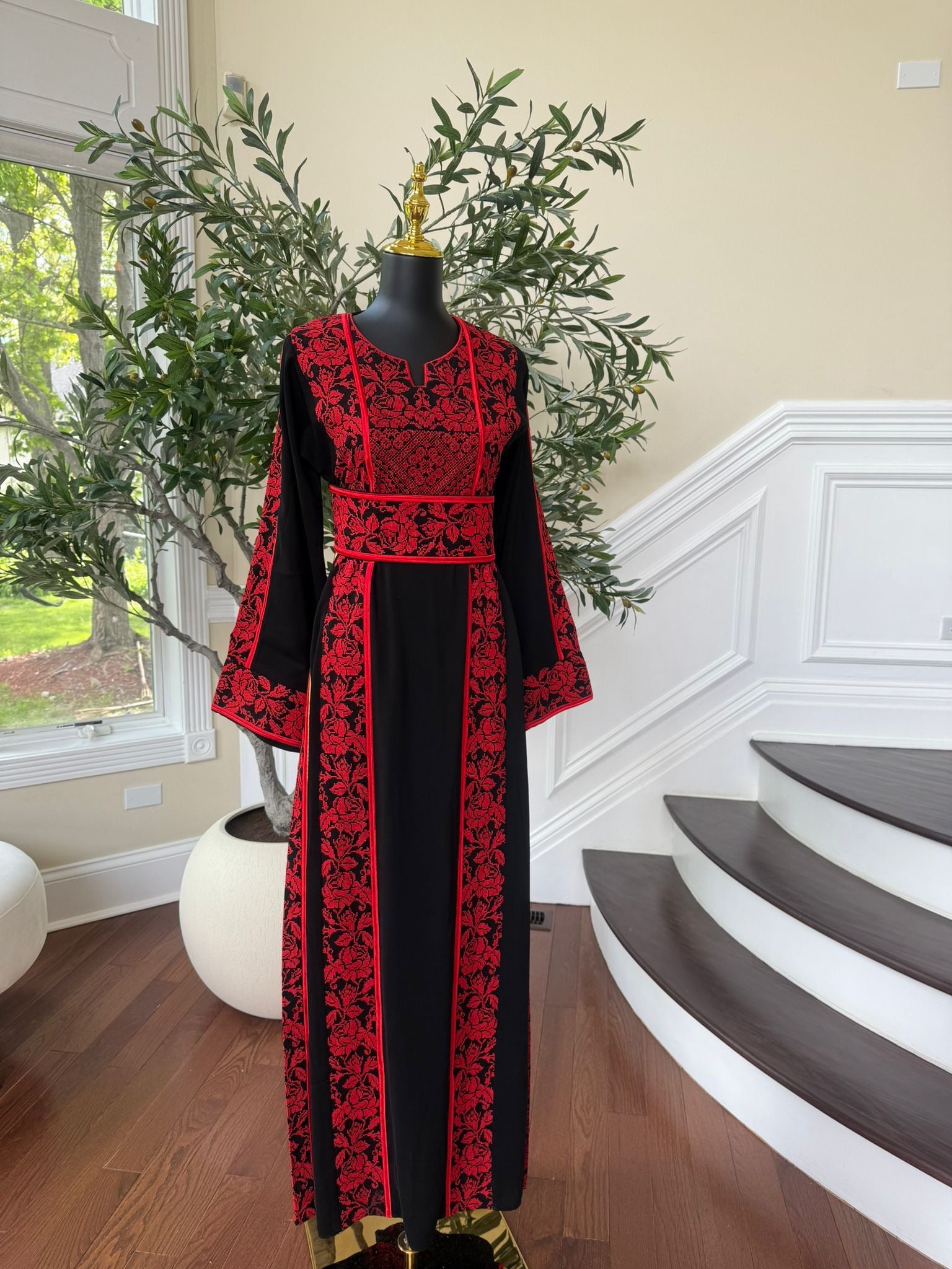 Elegant Red Tatreez Thobe / A