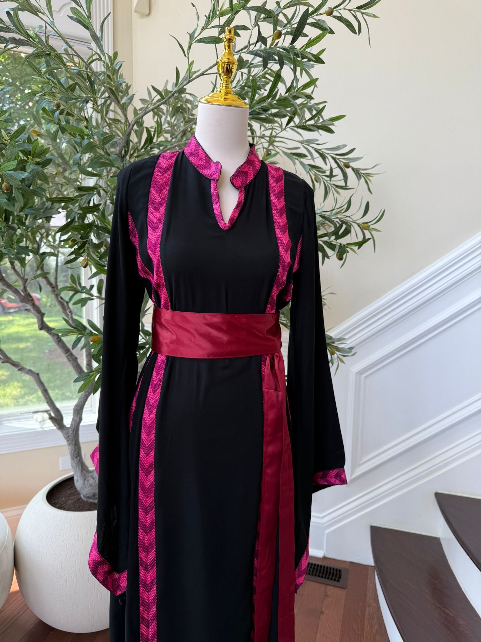 The Heritage Luxe – Black Tatreez Pink Abaya