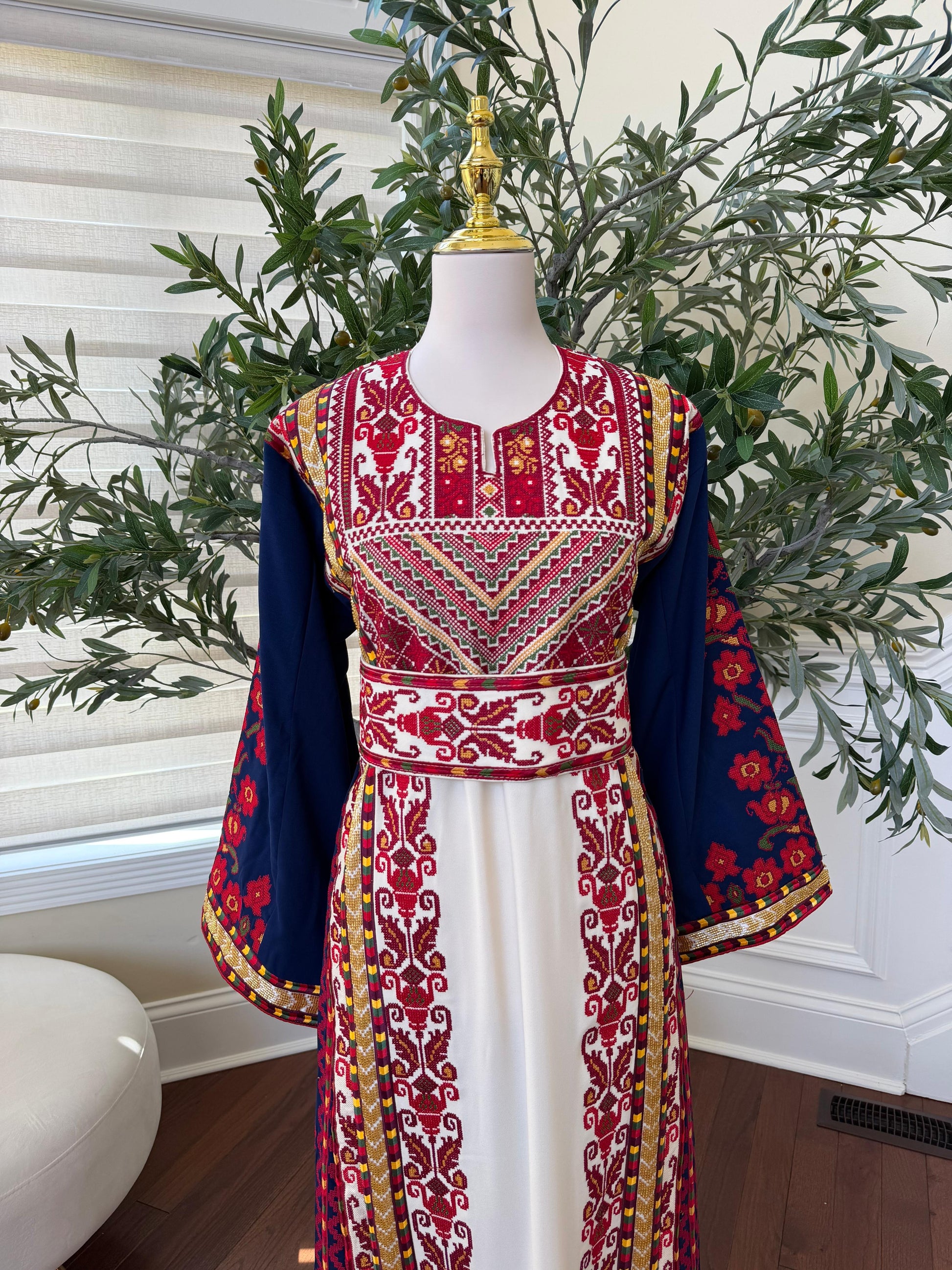 Elegant Itamin Palestinian Thobe 2333