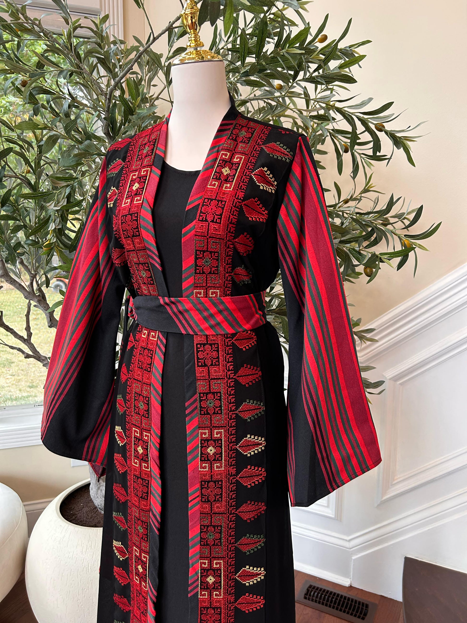 Black Two Piece Tatreez Traditional Majdalawi Thobe