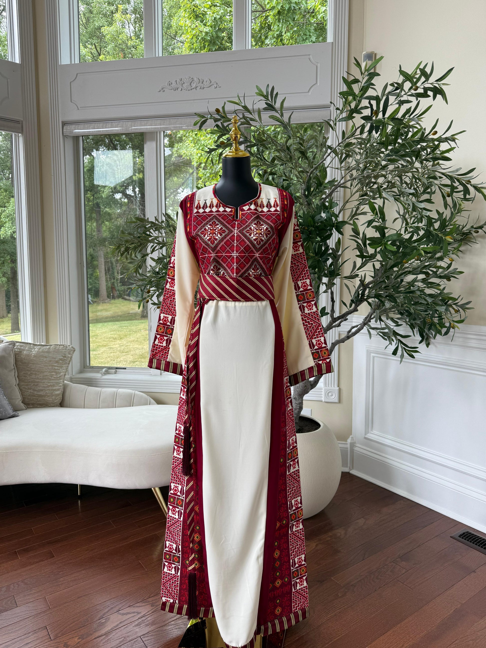 Embroidery Red Tatreez Off White Thobe