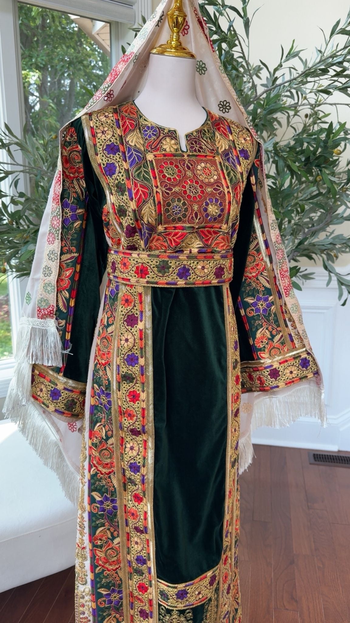 Velvet Green Tatreez Sabal Kharaz Thobe