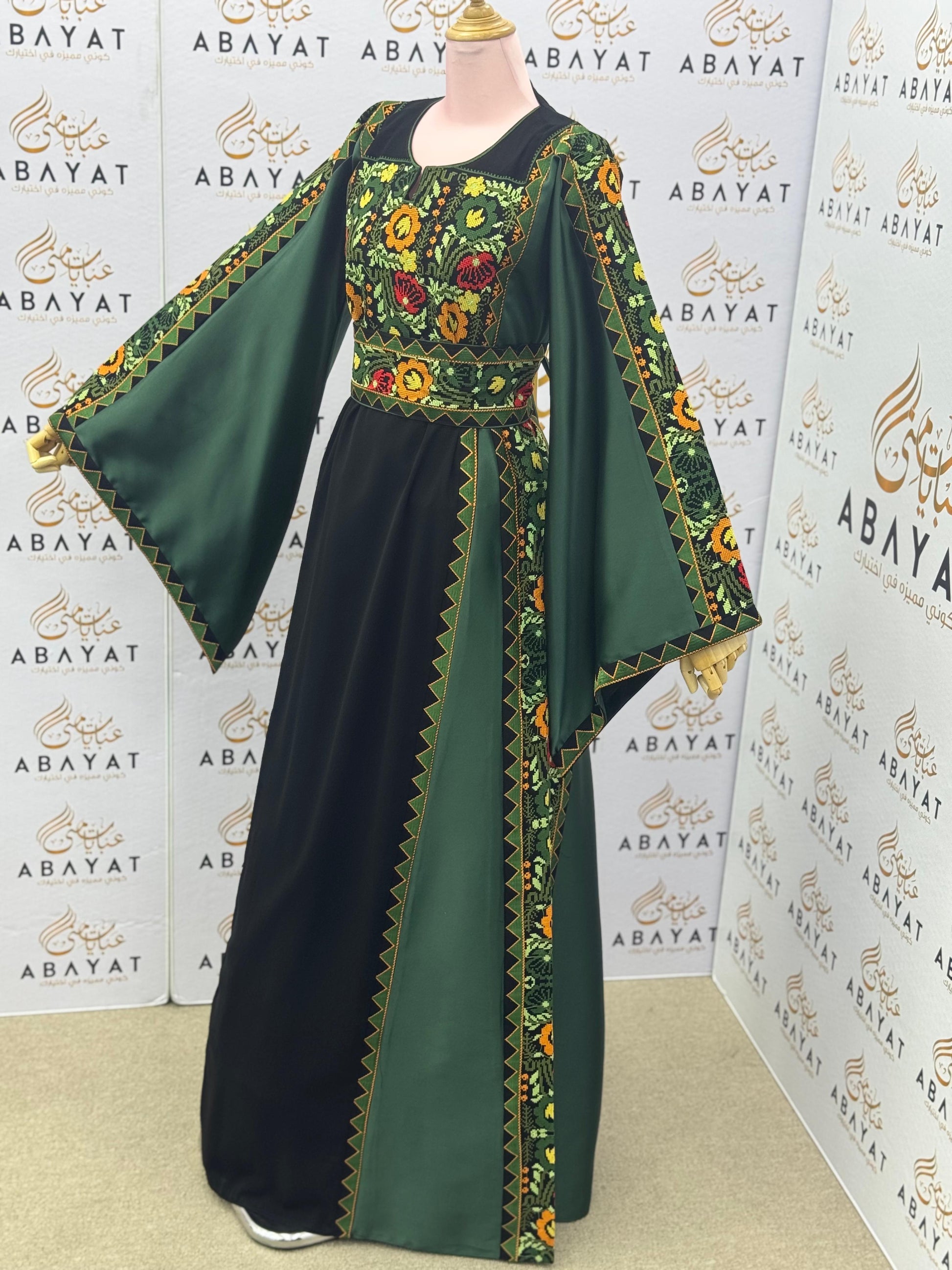 Deep Green & Black Palestinian Embroidery Thobe – Classic Floral Elegance