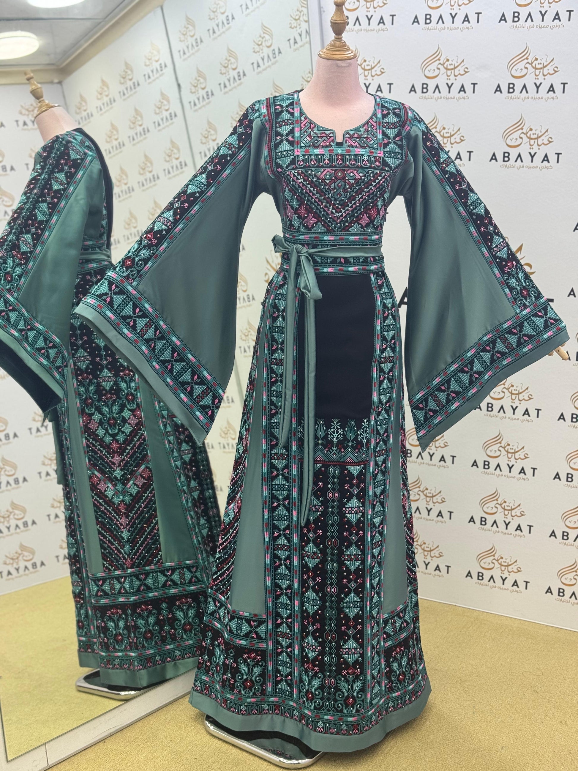 Luxury Palestinian Embroidered Thobe – Deep Green Traditional Design