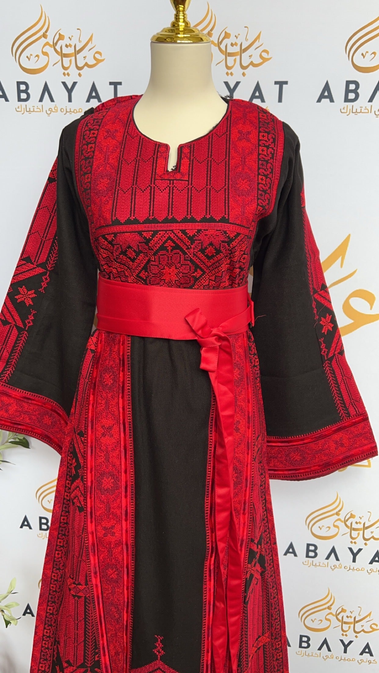 Black/Red Palstainen EmbroideryTraditional