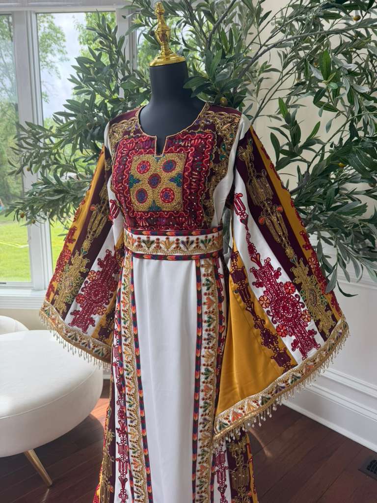 White Embroidery Tatreez Elegance Thobe