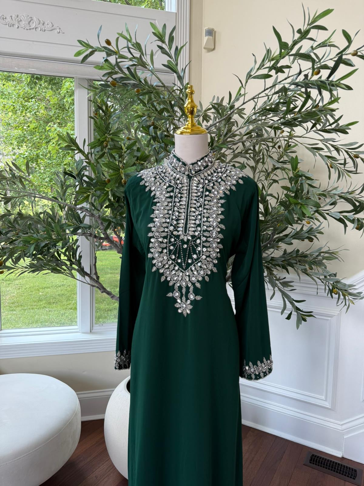 Emerald Royalty – High-Neck Kaftan with Intricate Crystal Embellishment