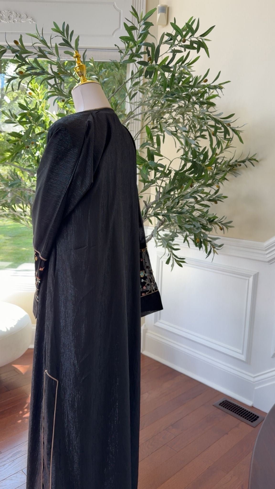 Midnight Bloom Abaya – Elegant with Embroidered Charm