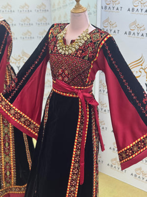 Luxury Black Velvet Thobe – Burgundy Sleeves & Gold Tatreez Design