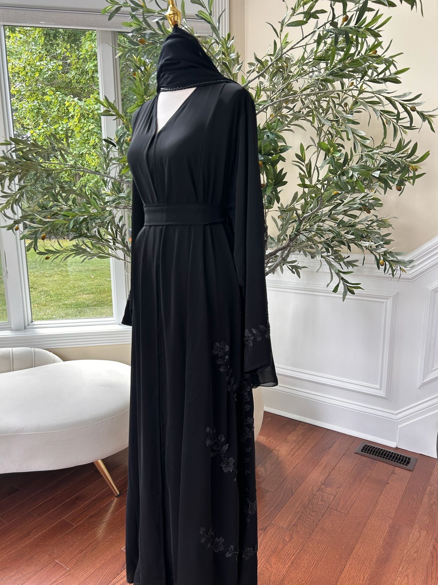 Black Floral Essence Charm Abaya