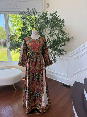 Embroidery Elegance Tatreez Thobe